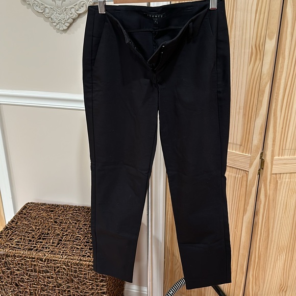 Black Theory Cropped Pants in Excellent Condition - Picture 5 of 10